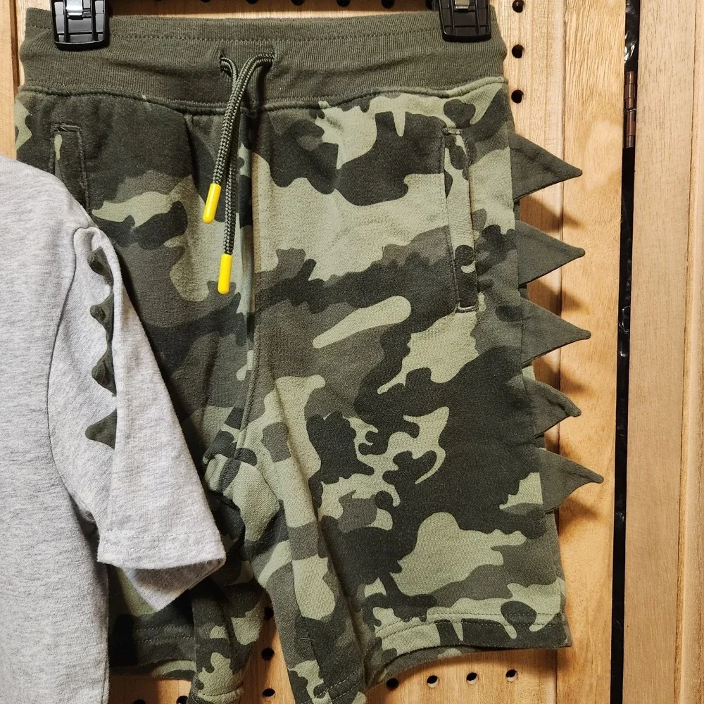Garanimals ROAR Dinosaurs Boys Outfit 2 Pieces Set Shirt and  Pull On Shorts 7‎